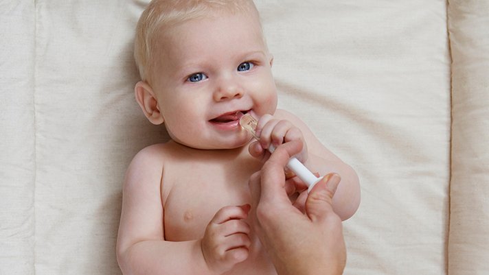 Baby erhält genug Vitamin D für seine Entwicklung