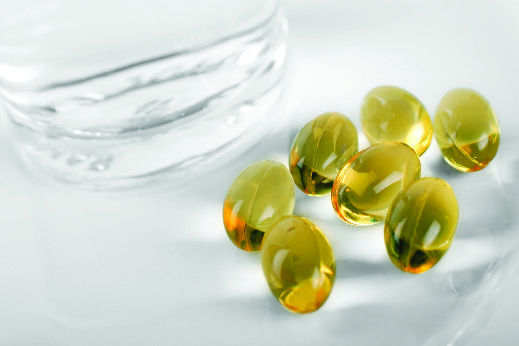 Cápsulas de omega-3 y vitamina d